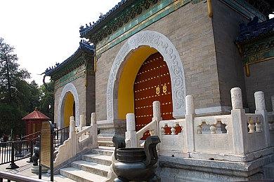 俯视视角射击新作《Berzerk: Recharged》现已发售